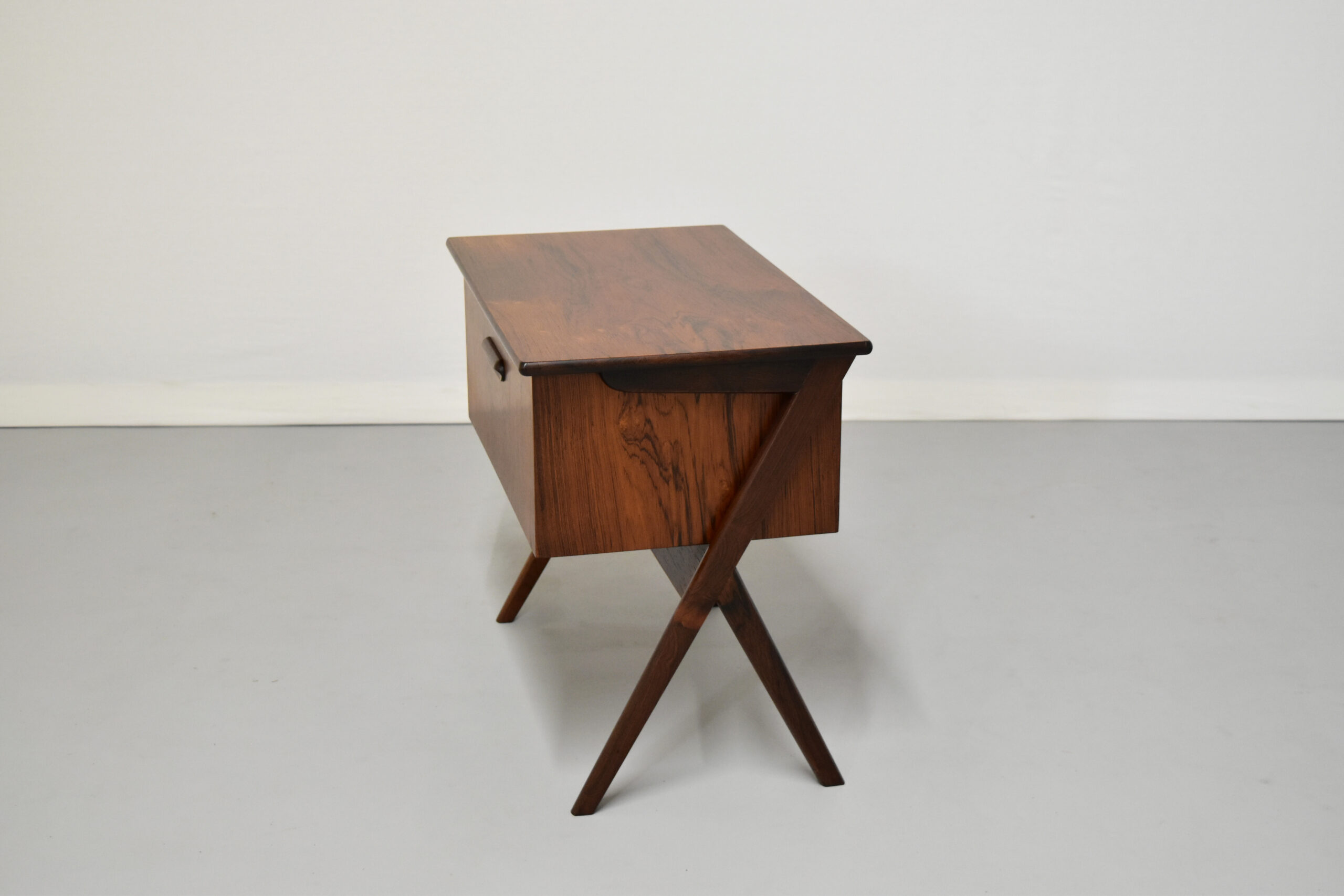 サイドテーブル　希少高級木材ローズウッド　引き出し　丸テーブル Rosewood round dining table / ローズウッド ラウンド