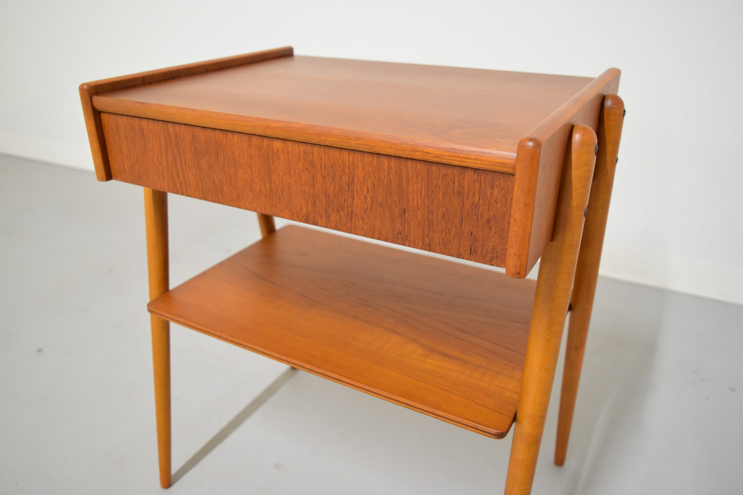 AB Carlstrom＆CO社 ナイトテーブル スウェーデン製 北欧家具 AB Carlstrom＆CO社 ナイトテーブル スウェーデン製 北欧家具