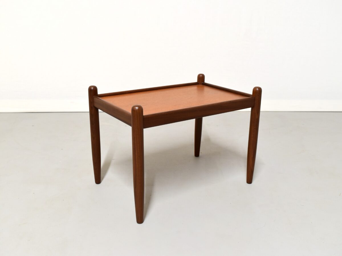 サイドテーブル/チーク